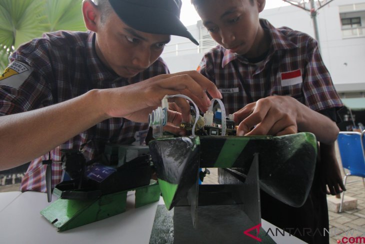 Lomba Kapal Robot