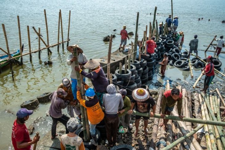 Pembuatan dok perahu tradisional