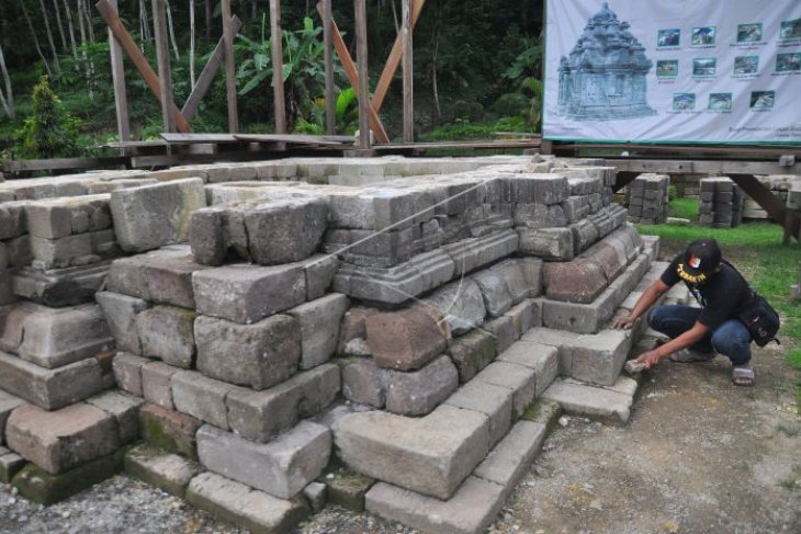 Perawatan candi Selogriyo