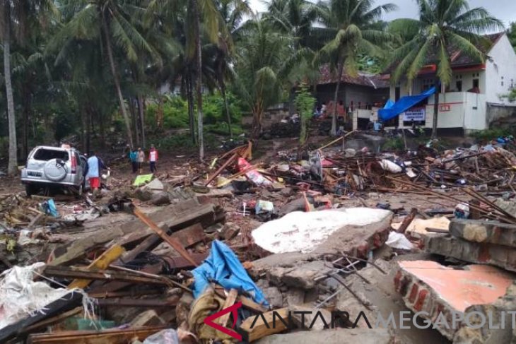 Upaya Tim SAR gabungan cari korban tsunami Lampung