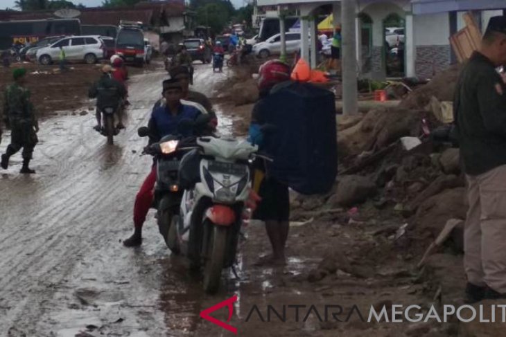 Upaya Tim SAR gabungan cari korban tsunami Lampung