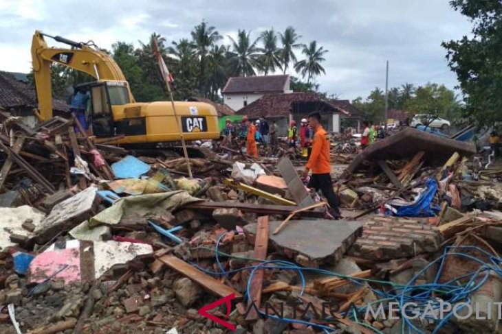 Upaya Tim SAR gabungan cari korban tsunami Lampung