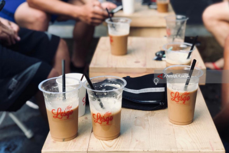 Menilik limbah di balik kemasan minuman kopi kekinian