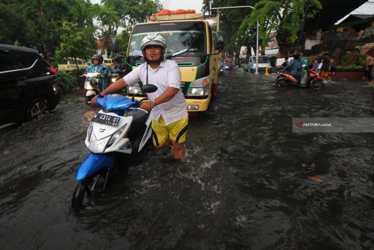 Banjir Di Surabaya