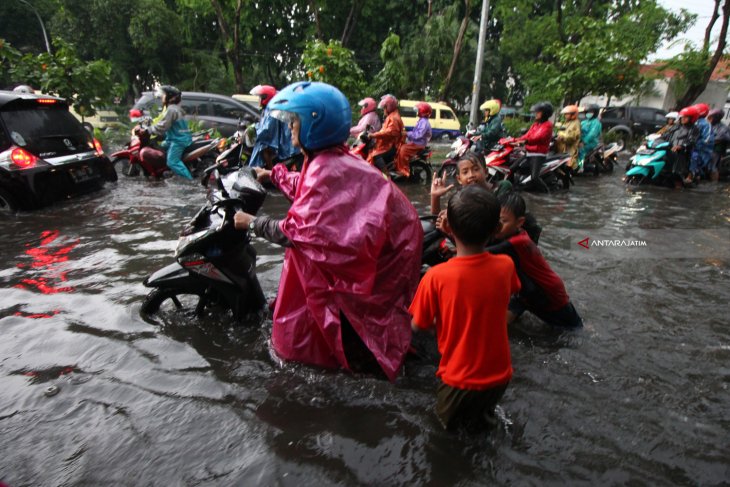 Banjir Di Surabaya