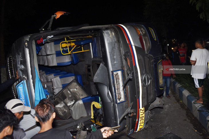 Kecelakaan Bus di Madiun