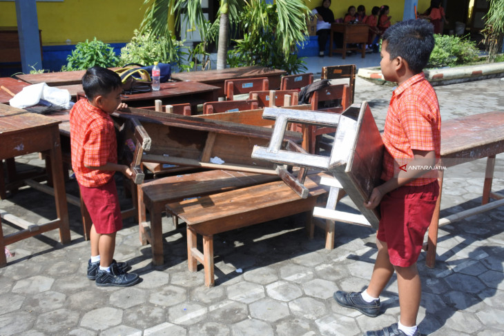 Hari Pertama Sekolah Pascabanjir