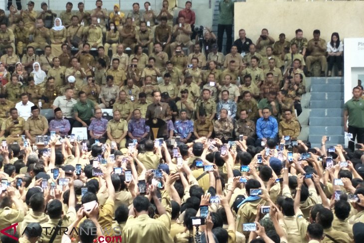 President Jokowi meets rural government apparatuses