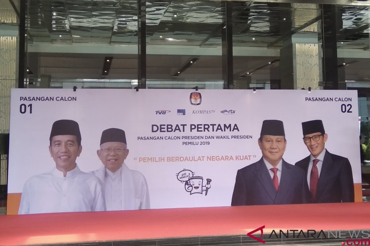 Presidential candidates to meet in first TV debate tonight