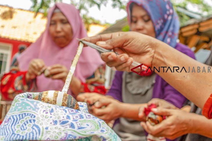 Inovasi telur asin batik binaan Pertamina 