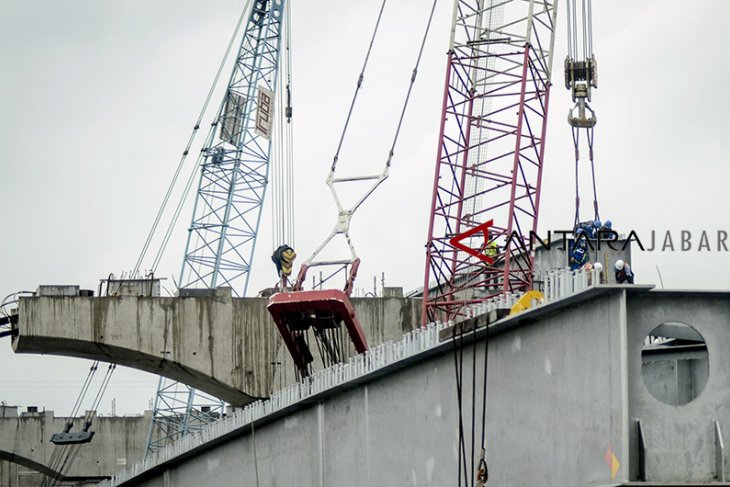 Proyek jalan layang tol Cikampek 