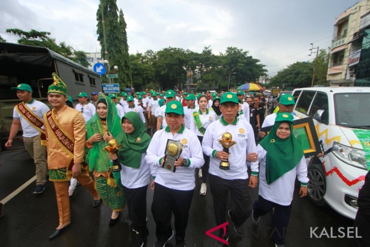 KOTA BANJARMASIN RAIH PIALA ADIPURA