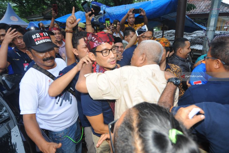 Sandiaga Uno Temui Pedagang Batik