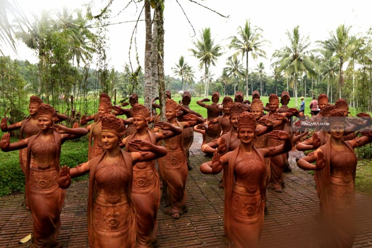 Taman Gandrung Terakota