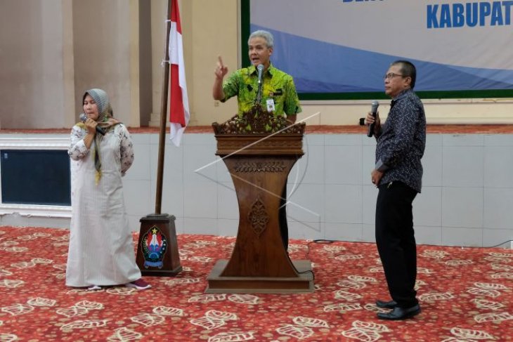 Gubernur Jateng bertemu nasabah korban penggelapan uang