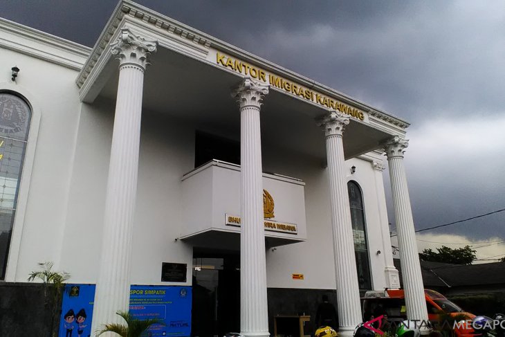 Kantor Imigrasi Karawang Deportasi 42 WNA