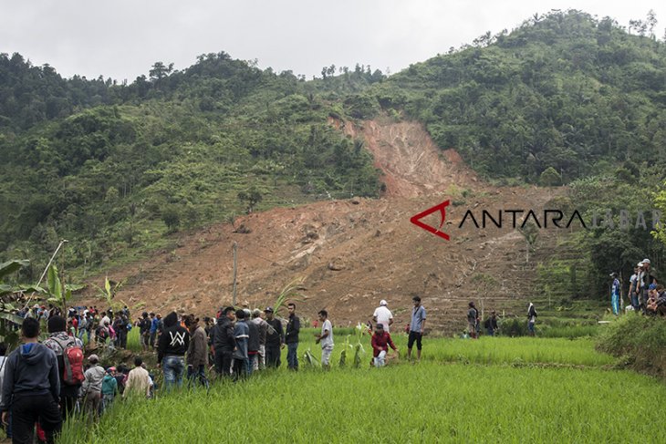 Longsor kampung adat Sukabumi 