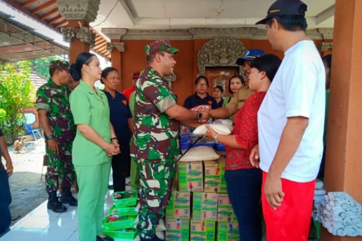 Kodim Jembrana bantu sembako korban banjir bandang