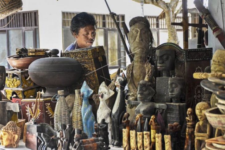 Pasar seni Senggigi sepi pengunjung