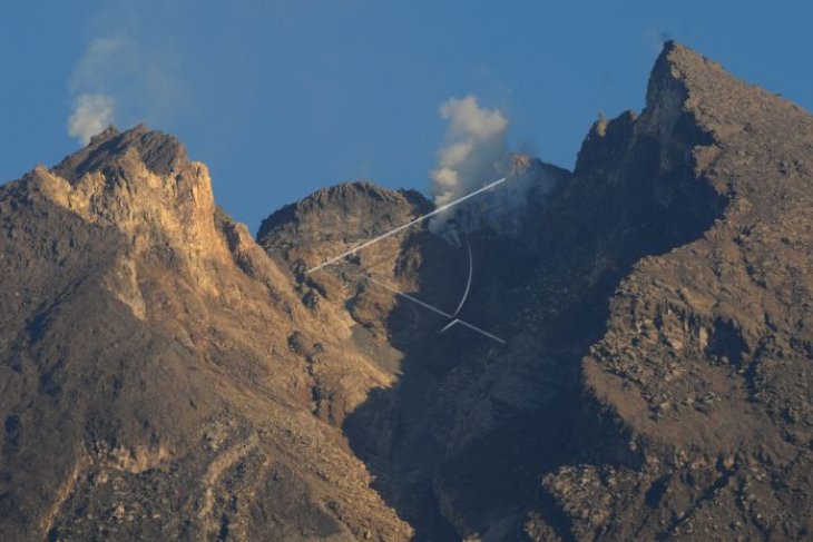 Pertumbuhan kubah lava Gunung Merapi
