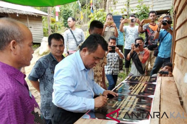 Masyarakat Sungkung II nikmati listrik dari PLTMH desa