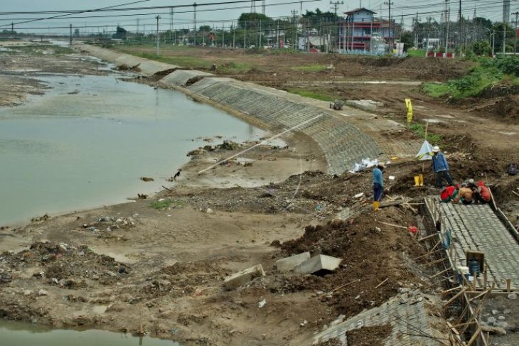 Proyek normalisasi sungai