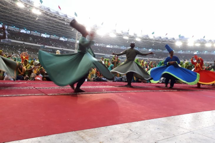 999 santri menari sufi di hari lahir ke-73 Muslimat NU