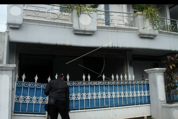 Benda diduga bom pipa di rumah Ketua KPK