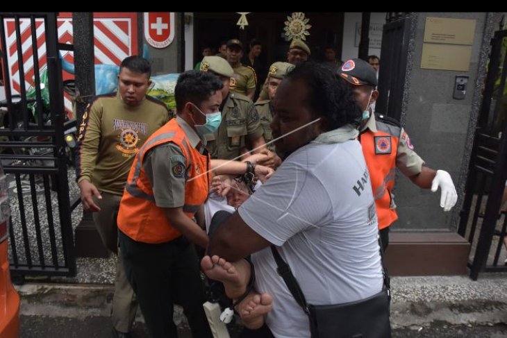 Warga negara Swiss mengamuk