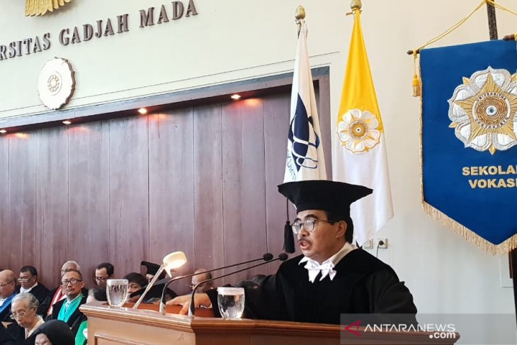 Guru Besar UGM Cornelis Lay meninggal dunia