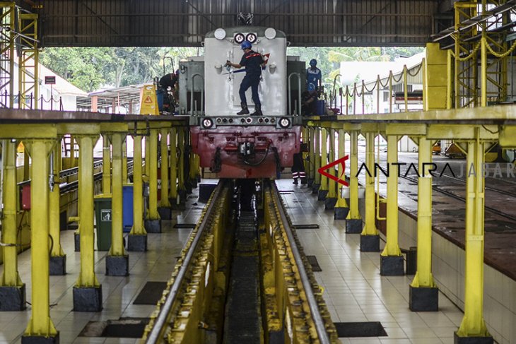 Perawatan lokomotif kereta api 