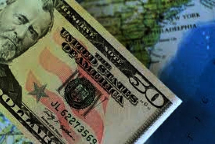Dolar berakhir naik tipis, fokus beralih ke data inflasi AS dan pertemuan ECB