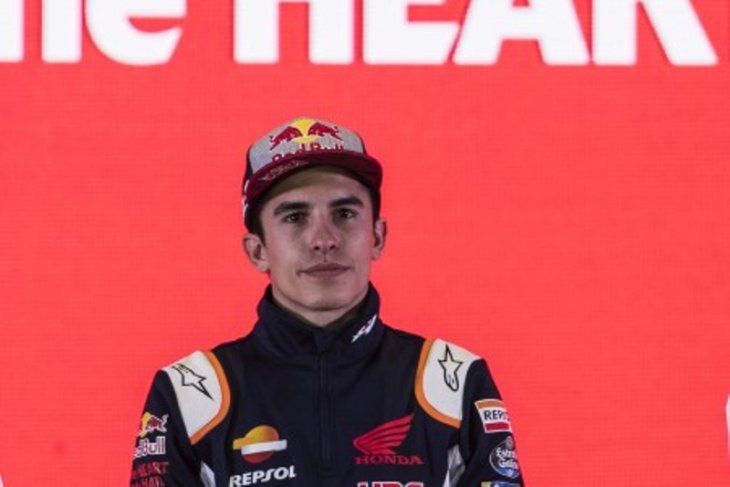 Marc Marquez belajar main angklung