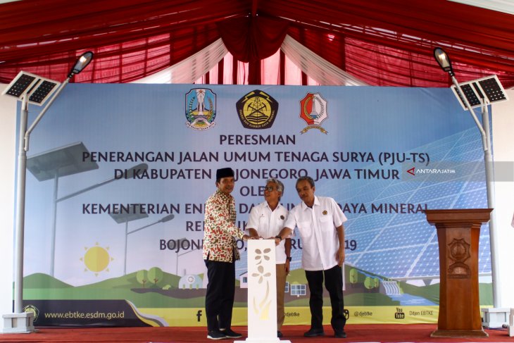 Peresmian PJU Tenaga Surya Di Bojonegoro