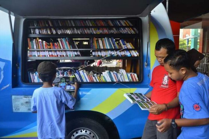 Mobil perpustakaan keliling