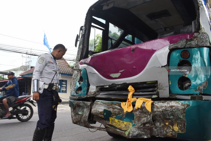 Kecelakaan Bus di Kota Madiun