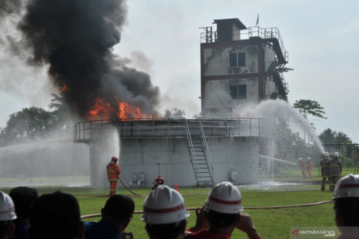 Pertamina uji produk Pertasurf 31 sebagai pemadam api