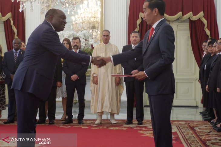 President Jokowi receives credentials from 11 foreign ambassadors