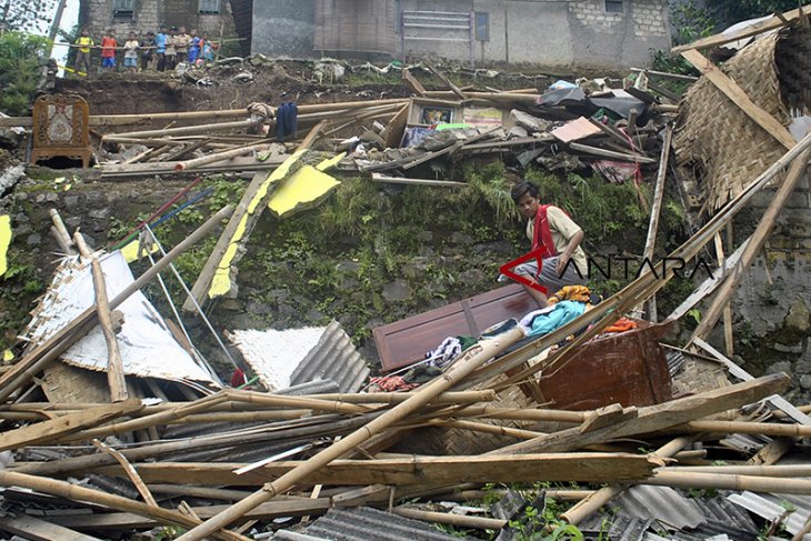 Bencana longsor di Bogor 