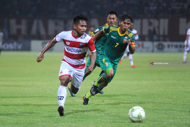 Madura United Lawan Sriwijaya FC