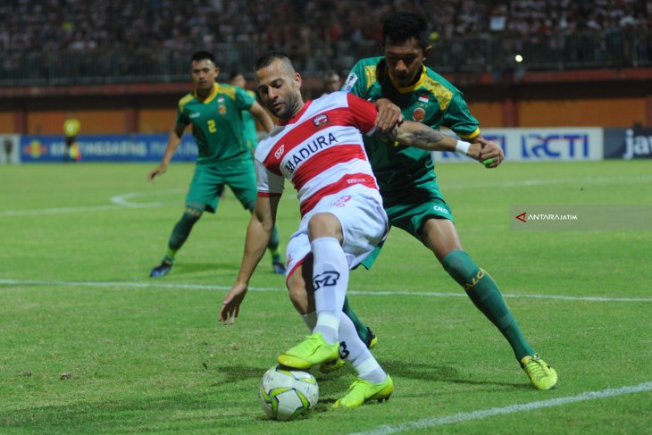 Madura United Lawan Sriwijaya FC