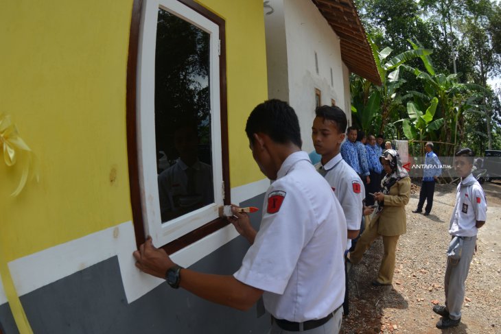 Perbaikan Rumah Korban Angin Kencang