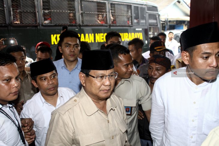 Prabowo Subianto Menjenguk Ahmad Dhani