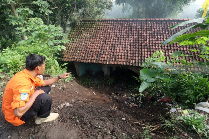 Tanah Longsor Di Kediri