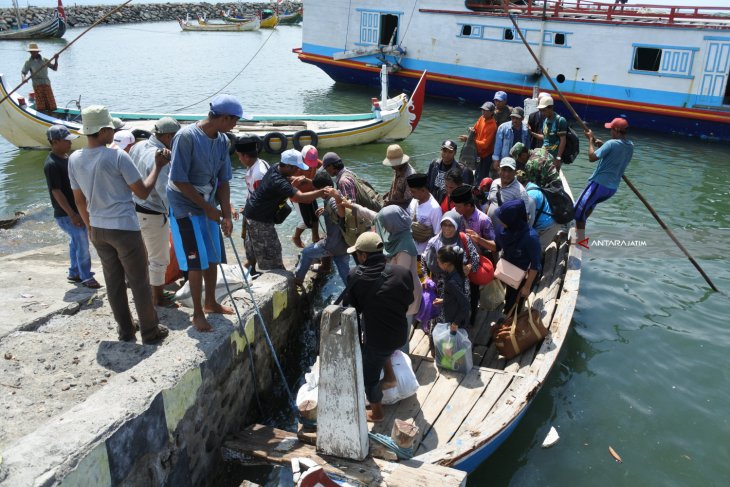 Penumpang Perahu Motor