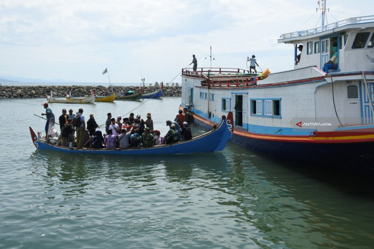 Penumpang Perahu Motor