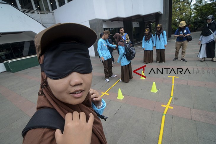 Orientasi dan mobilitas siswa tunanetra 