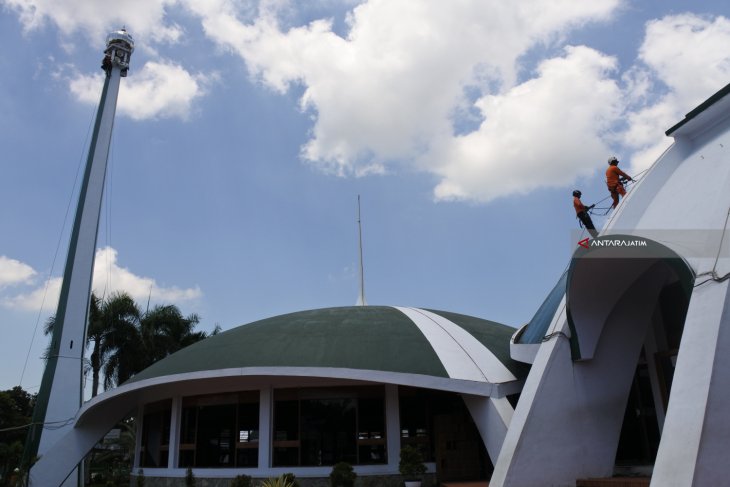 Basarnas  Bersihkan Masjid
