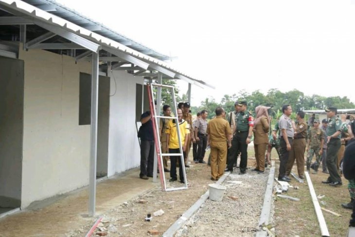 Bupati Pandeglang Apresiasi Bangunan Hunian Sementara Hampir Selesai