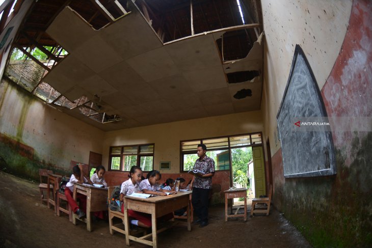 Sekolah Rusak di Jember